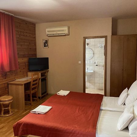 Nautilus Etterem Es Panzio Hotell Dabas Eksteriør bilde