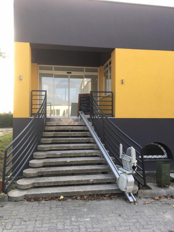 Nautilus Etterem Es Panzio Hotell Dabas Eksteriør bilde