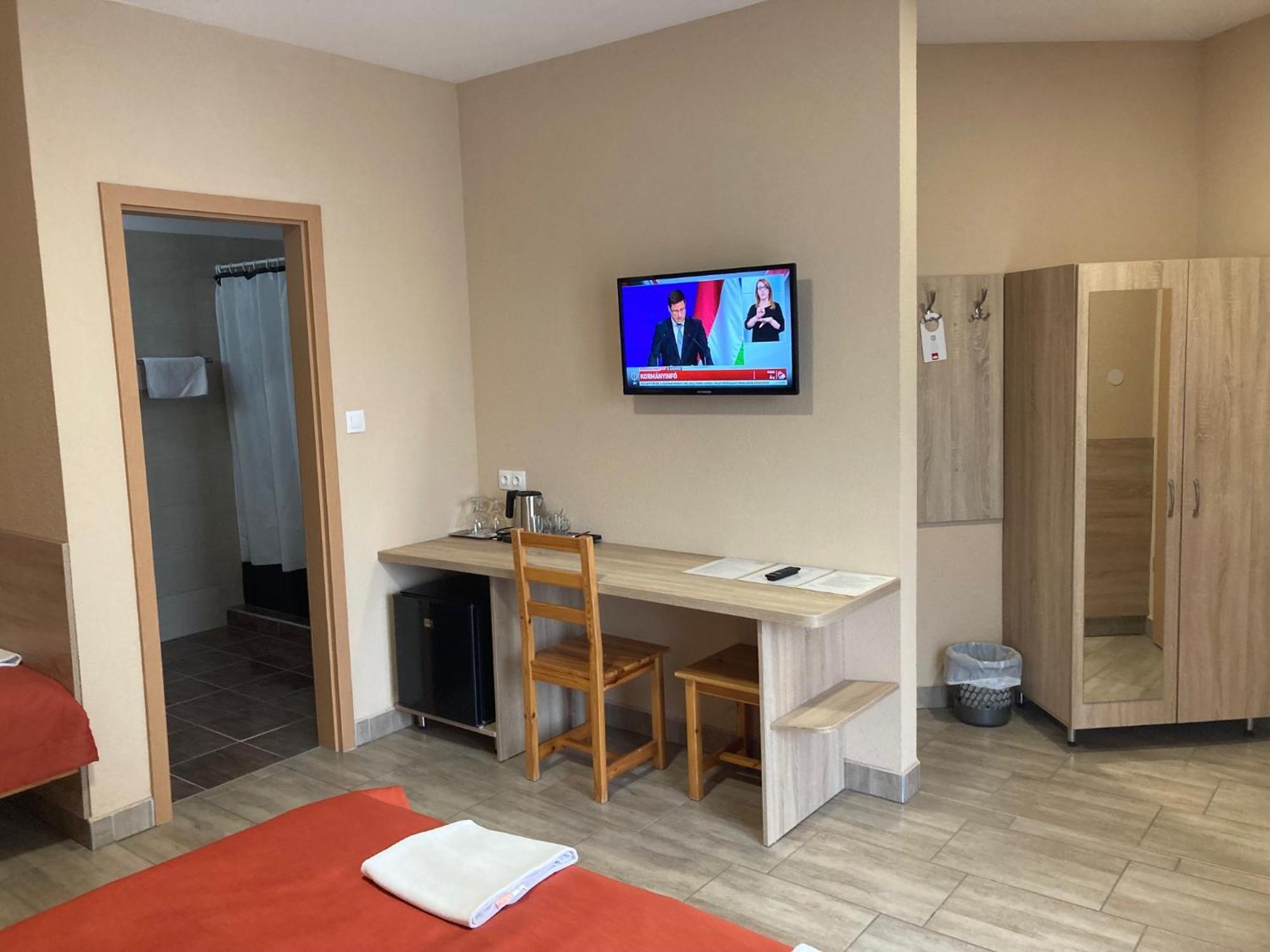 Nautilus Etterem Es Panzio Hotell Dabas Eksteriør bilde